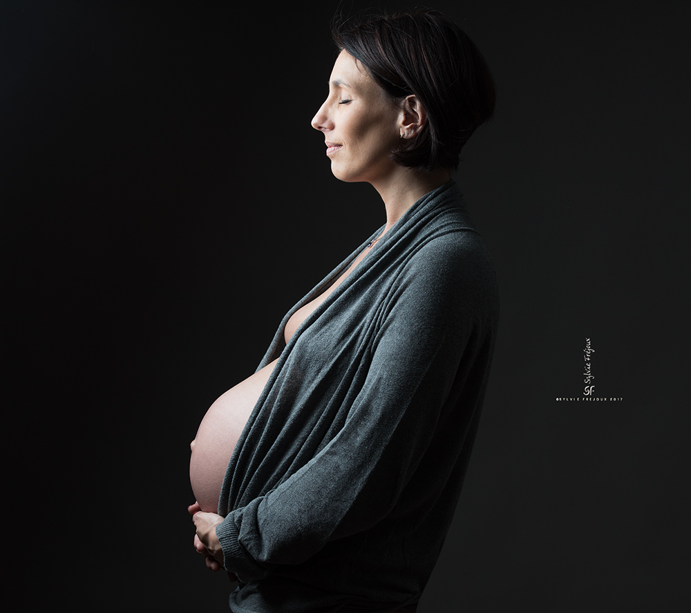 photographe de jolis portraits de future maman à toulon