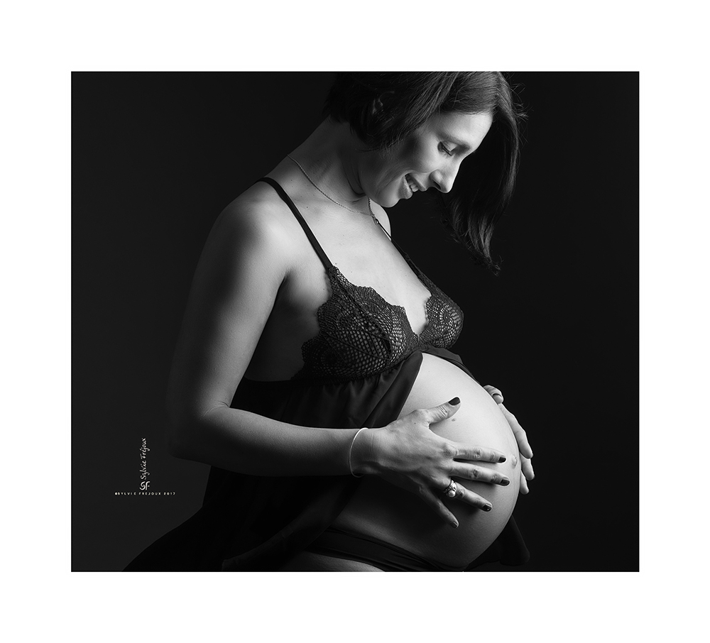 photographe de jolis ventres ronds de votre grossesse à toulon
