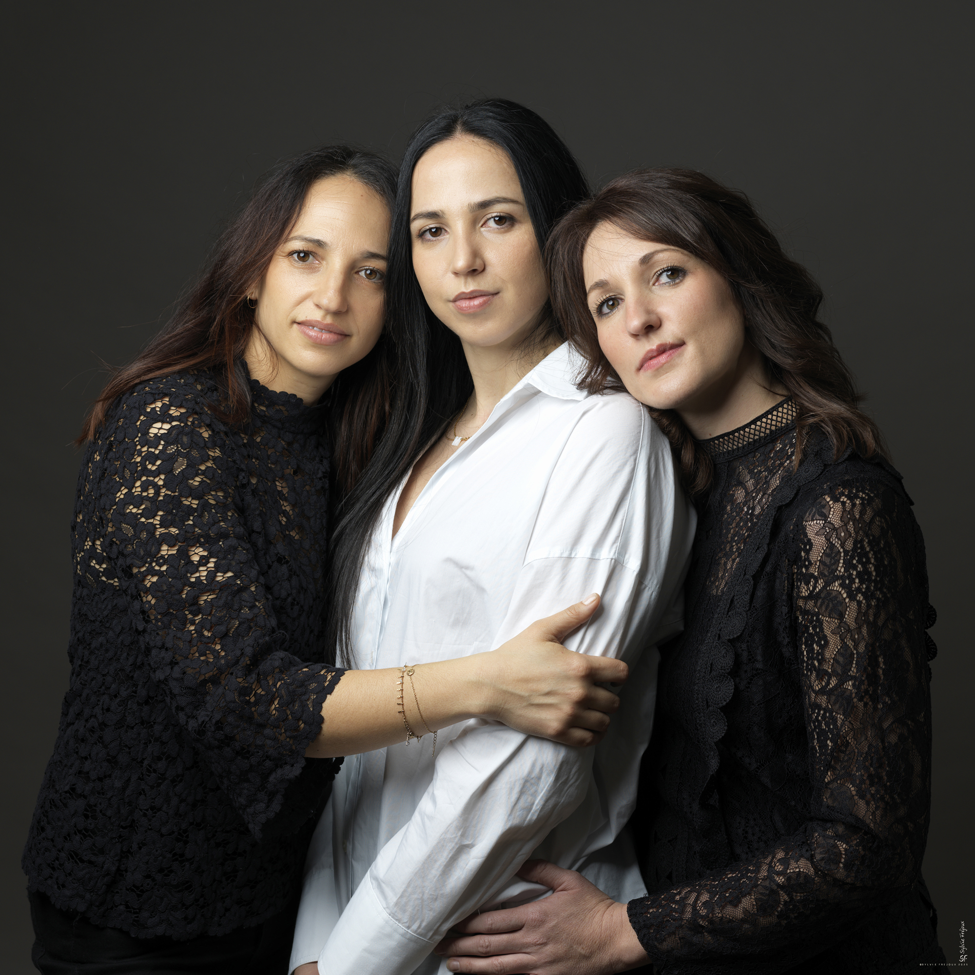 Le Studio de Sylvie Frejoux Photographe portraitiste à Toulonvous propose des séances de portraits pour toute la famille 