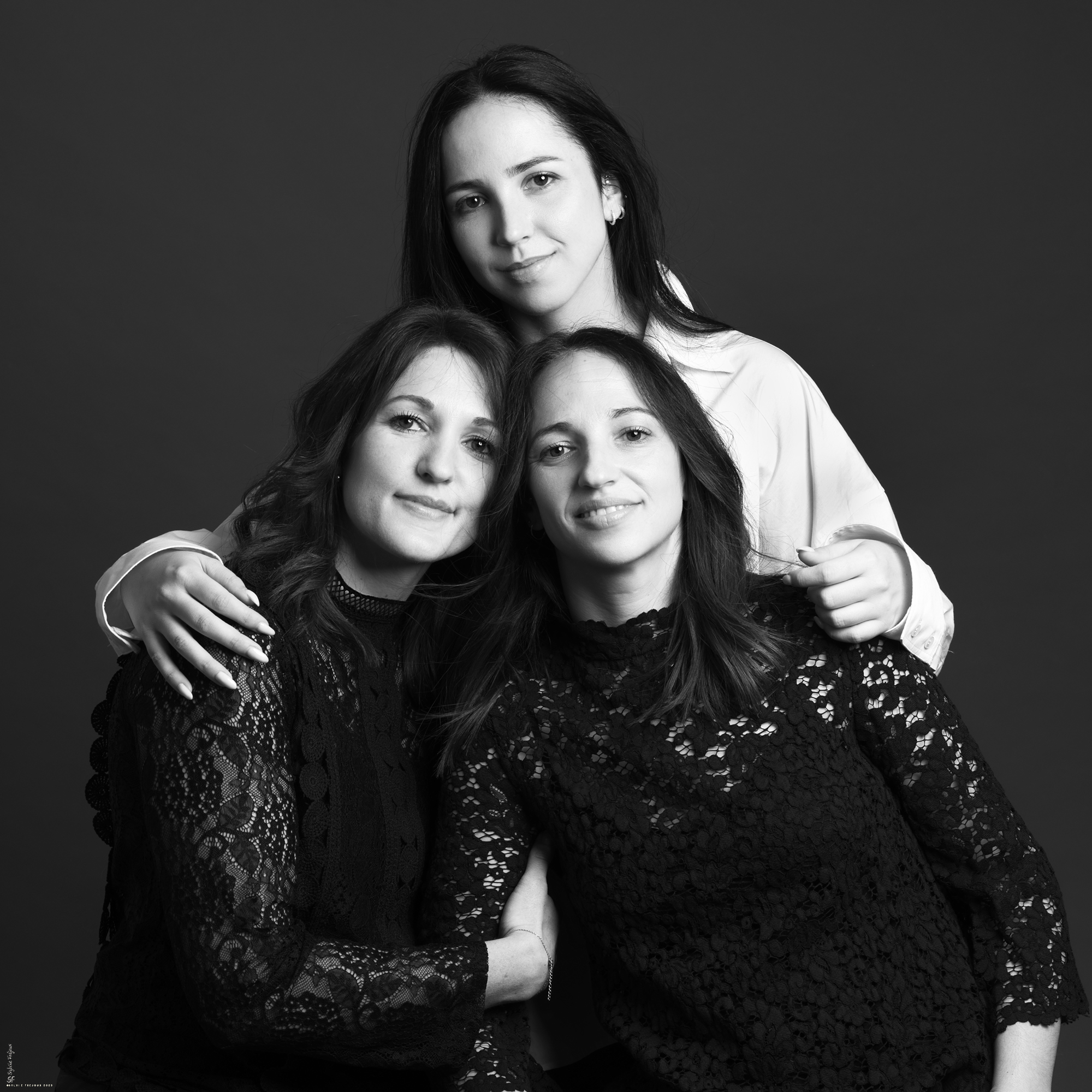 Le Studio de la photographe Sylvie Frejoux portraitiste à Toulon vous propose de réaliser de beaux portraits. 